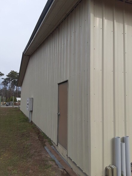More Photos Of 7430 US Highway 70 E, New Bern Warehouse For Sale