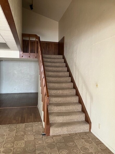 More Photos Of 1505 Elkhart Rd, Goshen Freestanding For Sale