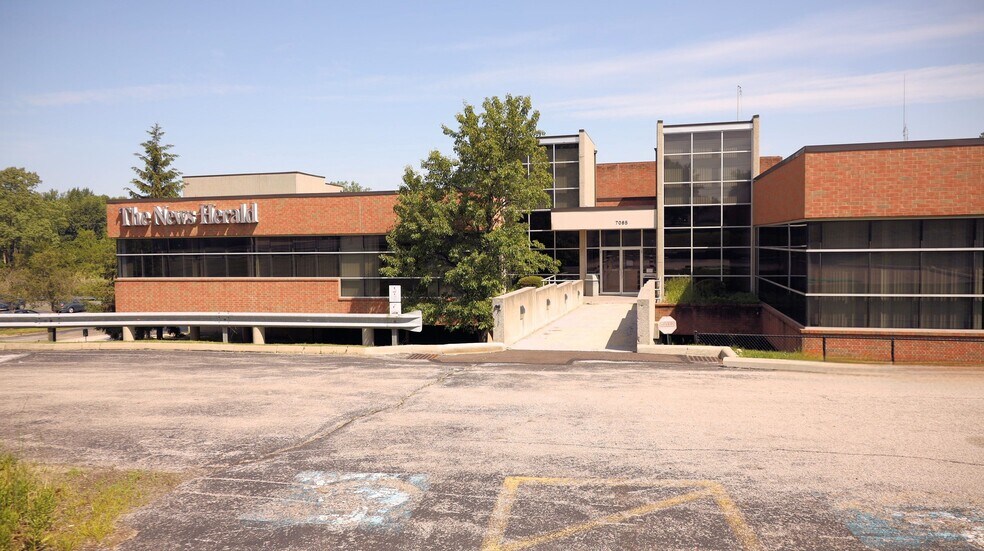 Primary Photo Of 7085 Mentor Ave, Willoughby Flex For Lease