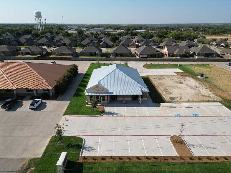 More Photos Of 1660 W Chapman Dr, Sanger Medical For Lease