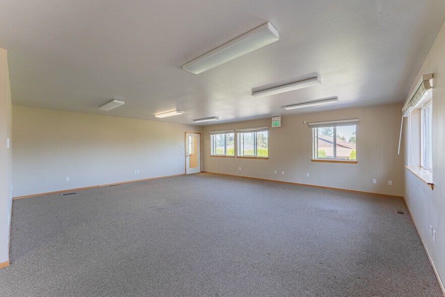 More Photos Of 914 Citadel Dr, Everson Office Residential For Lease