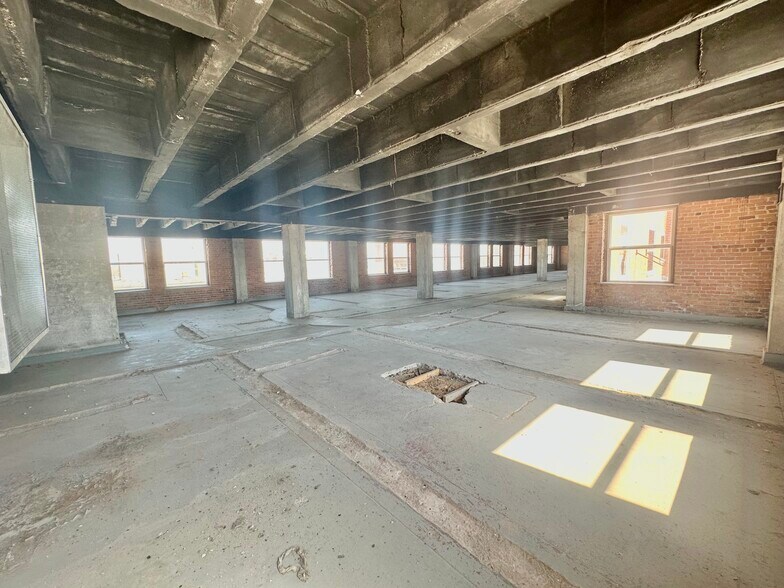 More Photos Of 510 S Wall Ave, Joplin Specialty For Sale