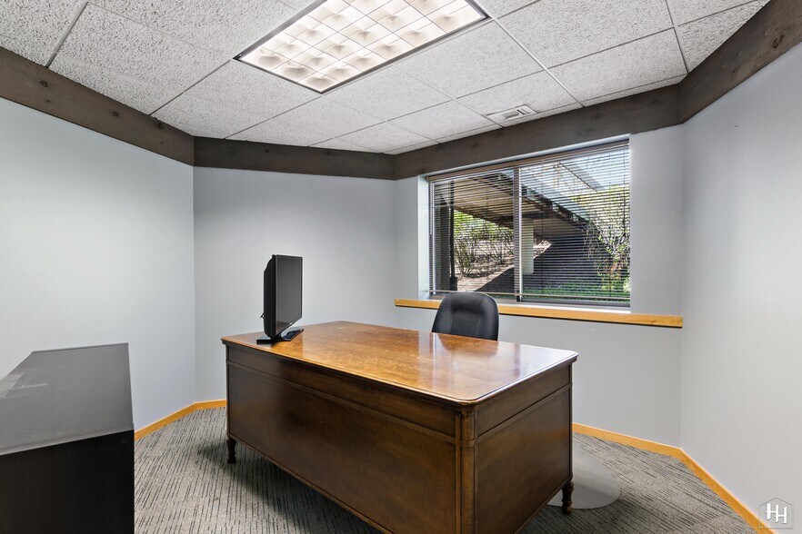 More Photos Of 970 McHenry Ave, Crystal Lake Medical For Sale