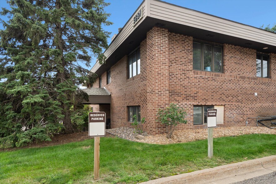 More Photos Of 5891 Cedar Lake Rd, Saint Louis Park Office For Lease