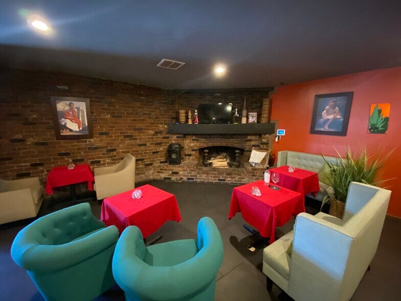 More Photos Of 1805 University Ave, Riverside Restaurant For Sale