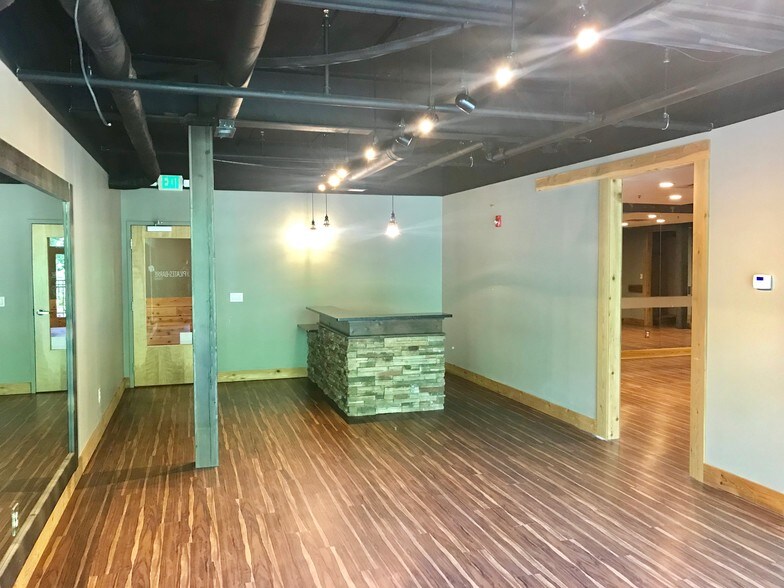 More Photos Of 871 S Arbor Vitae, Edwardsville General Retail For Lease