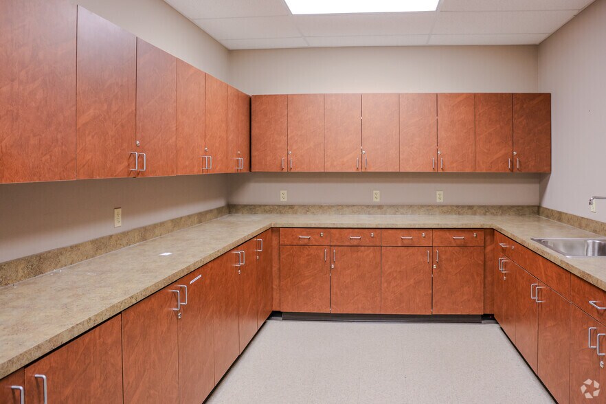 More Photos Of 18780 E Bagley Rd, Middleburg Heights Unknown For Lease