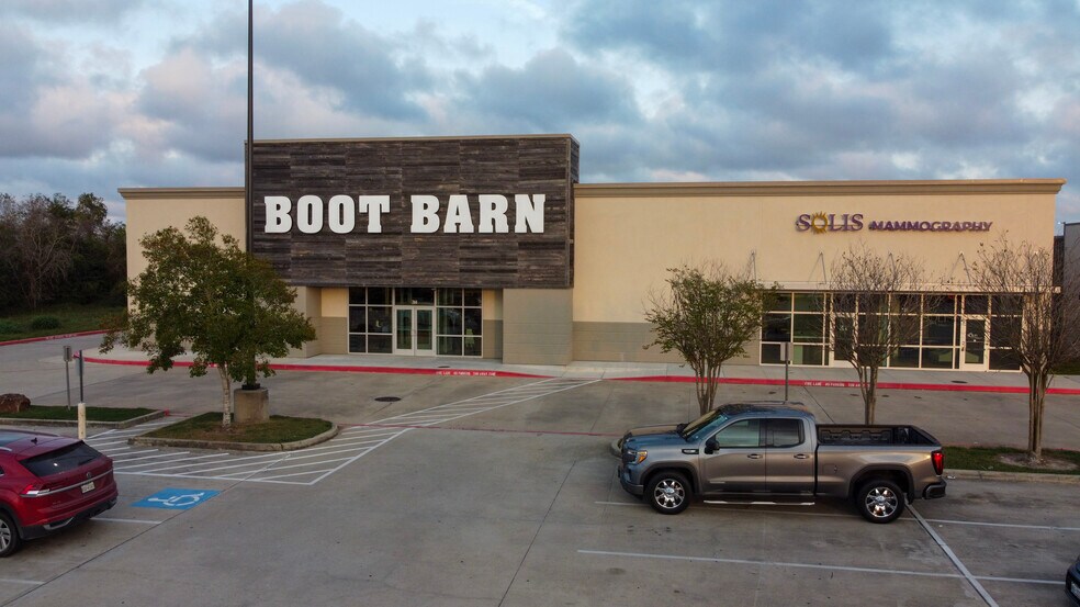 Primary Photo Of 230-240 N Bypass 35, Alvin Storefront For Sale