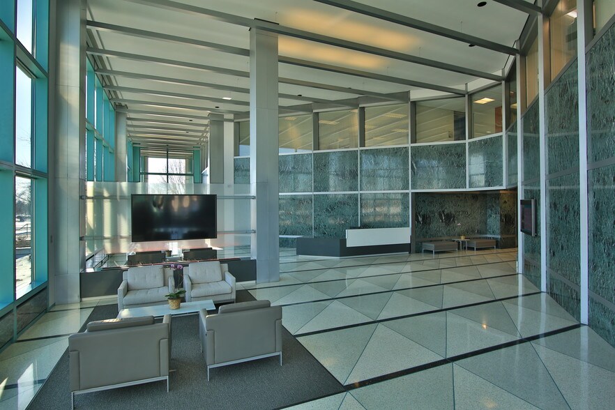 More Photos Of 55 Shuman Blvd, Naperville Office For Lease