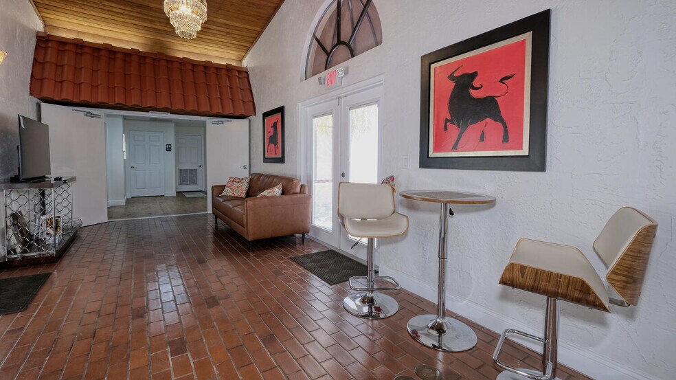 More Photos Of 2548-2550 First St, Fort Myers Loft Creative Space For Lease