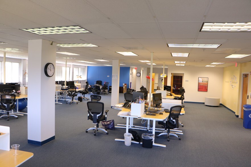 More Photos Of 11260 Roger Bacon Dr, Reston Office For Lease