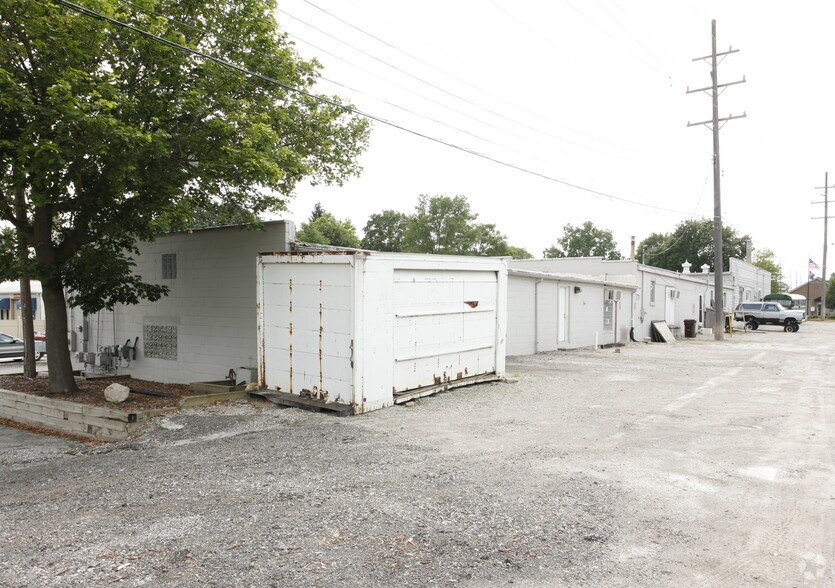 More Photos Of 882-884 N Holbrook St, Plymouth Warehouse For Lease