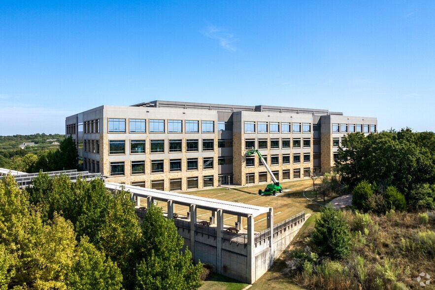 More Photos Of 3150 Sabre Dr, Southlake Office For Lease