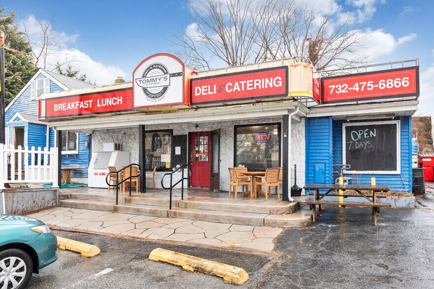 More Photos Of 365 Herbertsville Rd, Brick Storefront Retail Residential For Lease