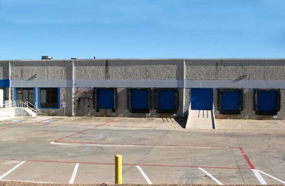 More Photos Of 4884 Duncanville Rd, Dallas Warehouse For Lease