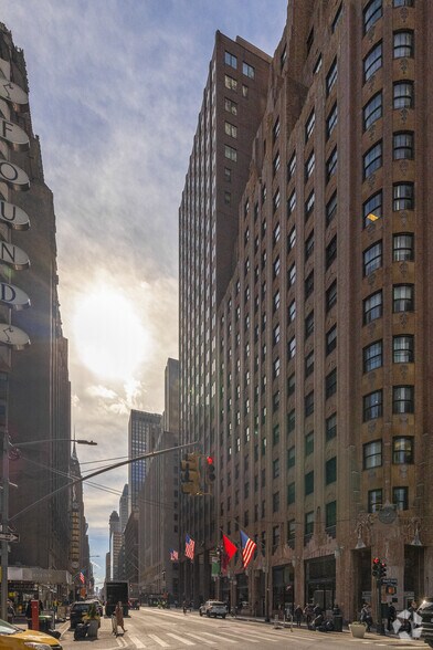 More Photos Of 560 Lexington Ave, New York Office For Lease