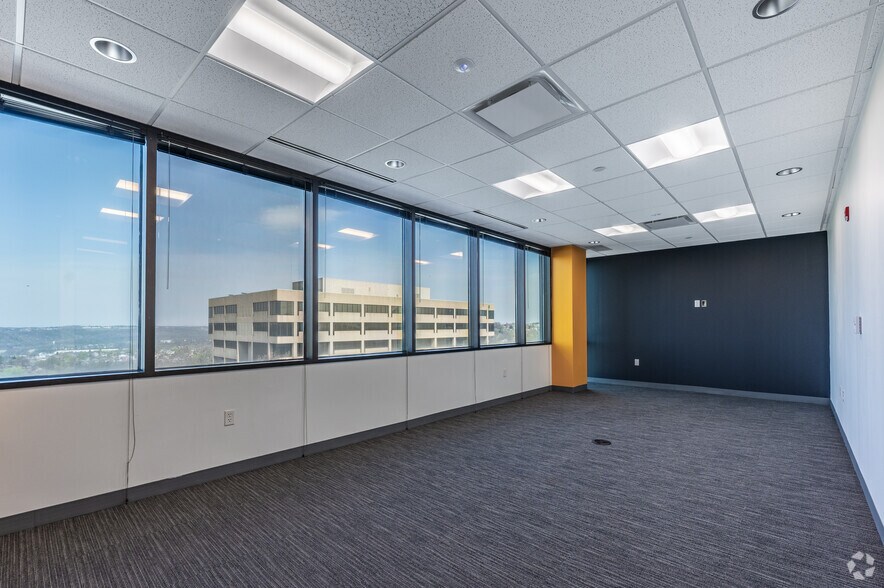 More Photos Of 730 Holiday Dr, Pittsburgh Office For Lease