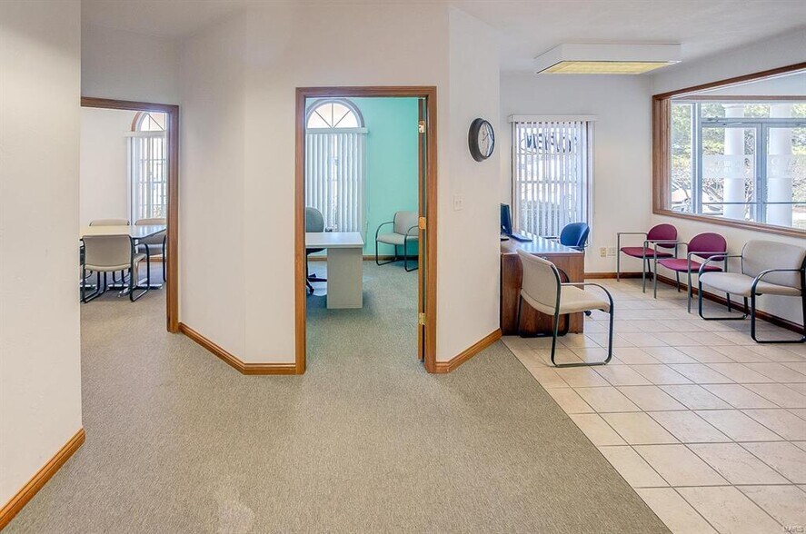 More Photos Of 824 N Market St, Waterloo Medical For Sale