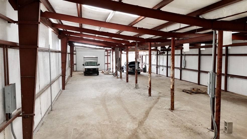 More Photos Of 5114-5116 Stepp Ave, Jacksonville Warehouse For Sale