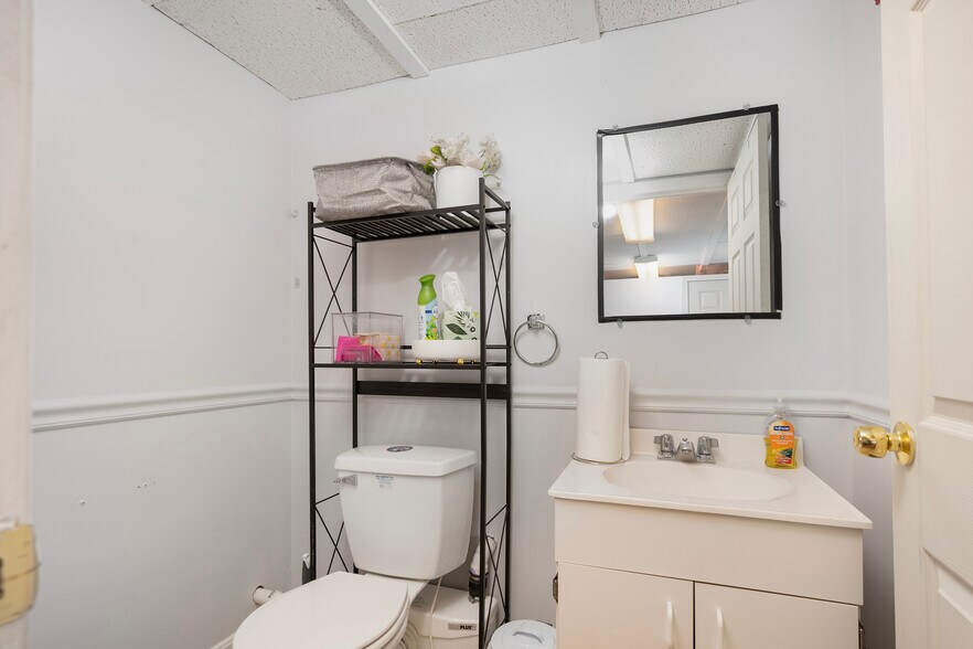 More Photos Of 15 Thomas St, North Providence Freestanding For Sale