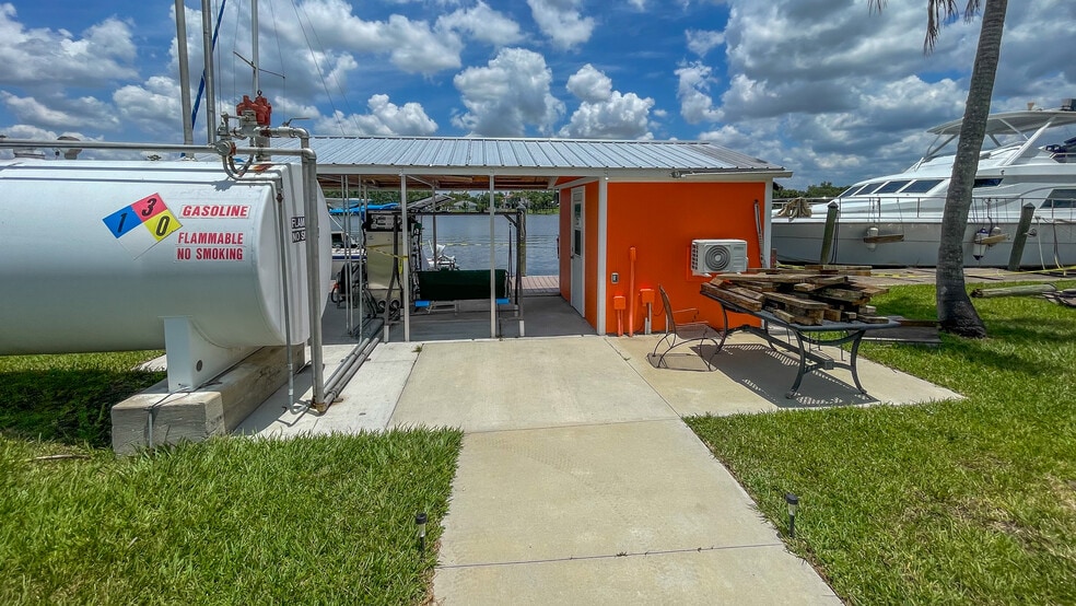 More Photos Of 2200 Marina Park Dr, Fort Myers Marina For Sale