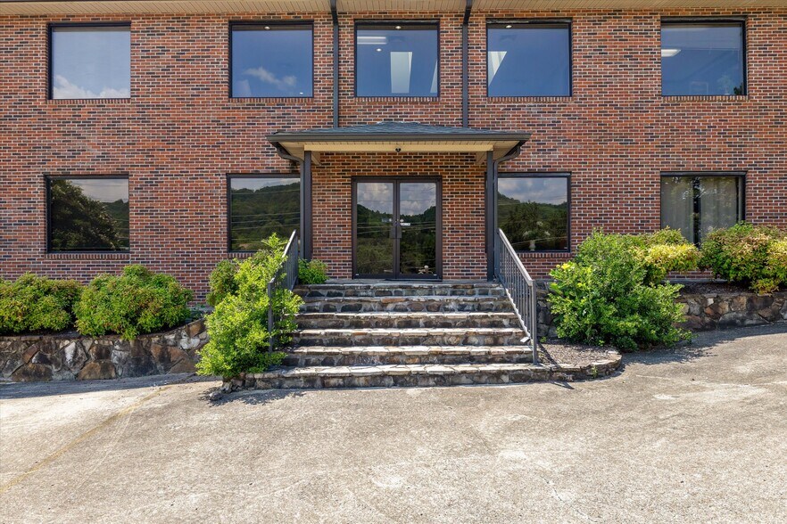 More Photos Of 901 Mountain Creek Rd, Chattanooga Office For Lease