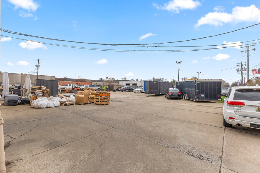 More Photos Of 32639-32645 Industrial Rd, Garden City Warehouse For Sale