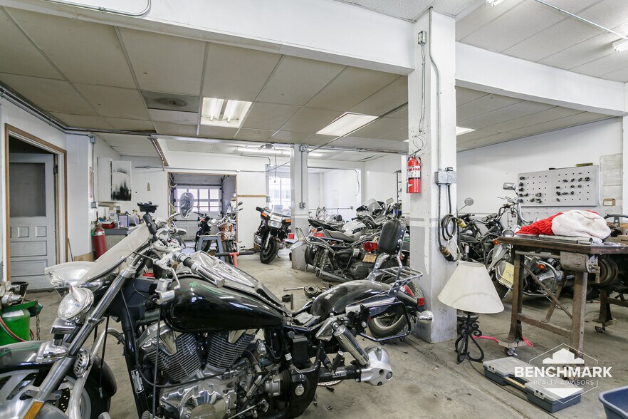 More Photos Of 4017 Railroad, Williamson Warehouse For Sale