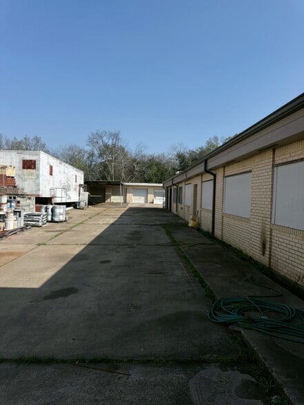 More Photos Of 4127 Weslow St, Houston Industrial For Lease