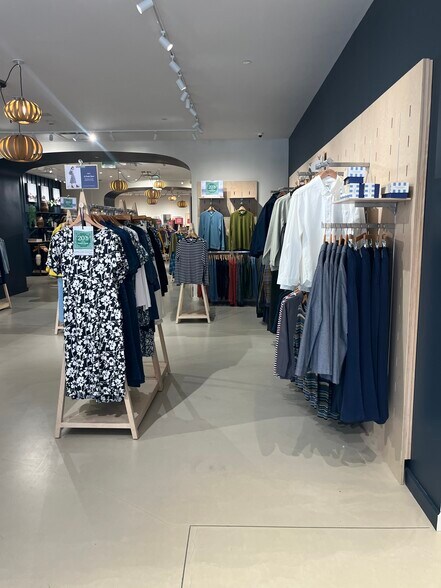 More Photos Of 199 Main St, Falmouth Storefront For Lease