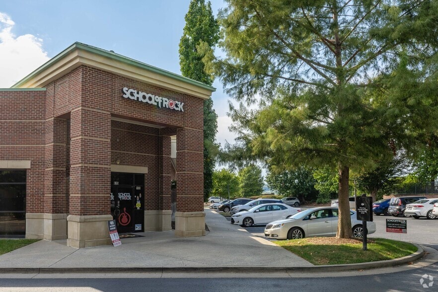 More Photos Of 615 Bakers Bridge Ave, Franklin Storefront For Lease