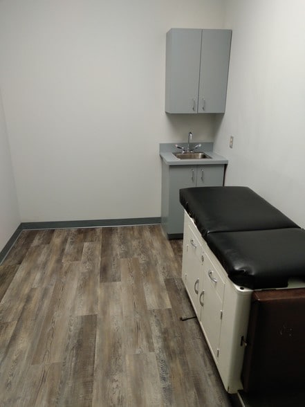 More Photos Of 525 Highland Rd W, Kitchener Freestanding For Lease