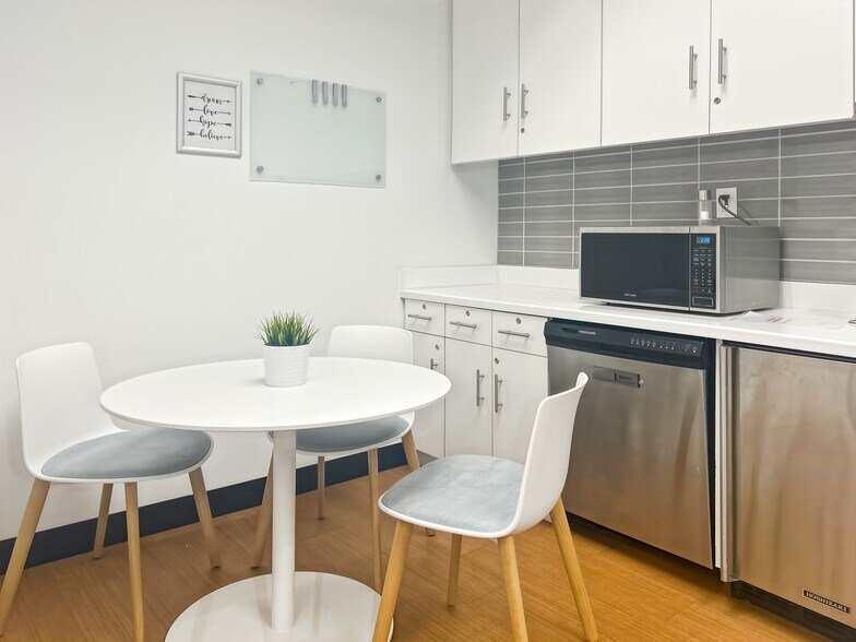 More Photos Of 1800 Pembrook Dr, Orlando Coworking Space