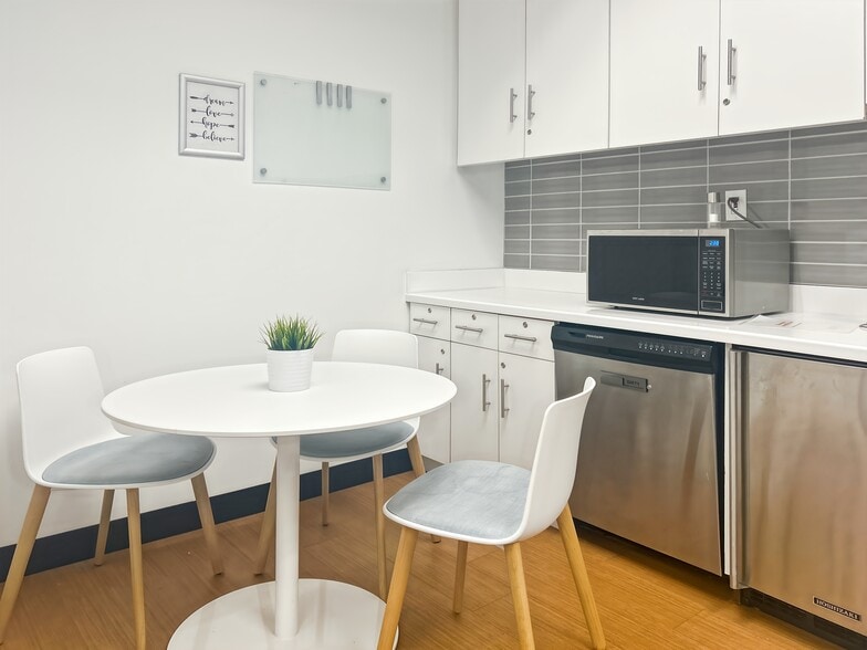 More Photos Of 1800 Pembrook Dr, Orlando Office For Lease