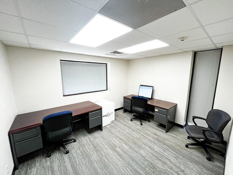 More Photos Of 7 E Industrial Loop, Midland Warehouse For Sale