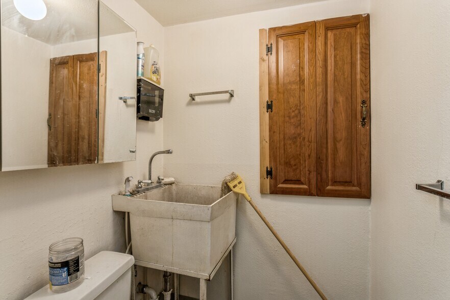 More Photos Of 1480 S State St, Salt Lake City Storefront For Sale
