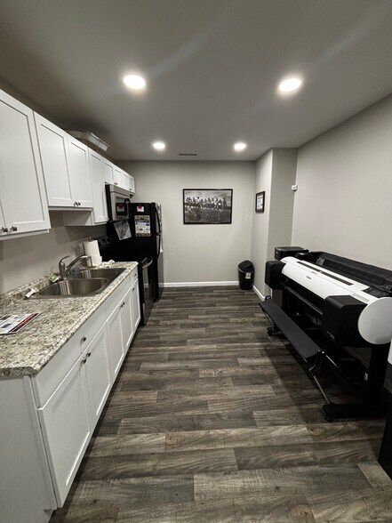 More Photos Of 1010 W Buchanan St, California Freestanding For Sale