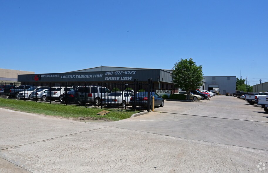 More Photos Of 11660 Brittmoore Park Dr, Houston Warehouse For Lease