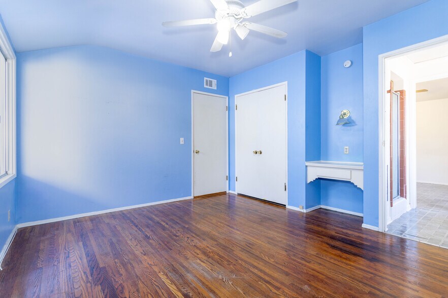 More Photos Of 9826 Columbus Ave, North Hills Multifamily For Sale