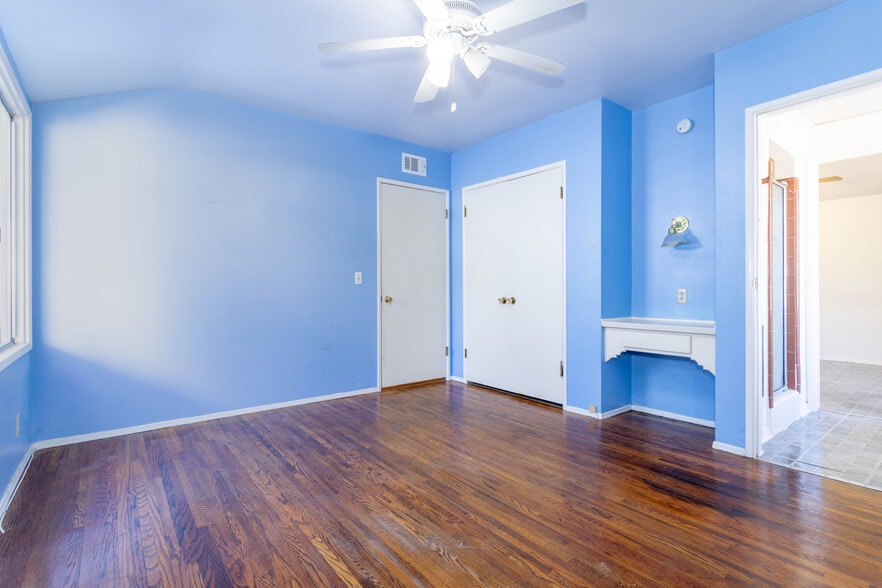 More Photos Of 9826 Columbus Ave, North Hills Apartments For Sale