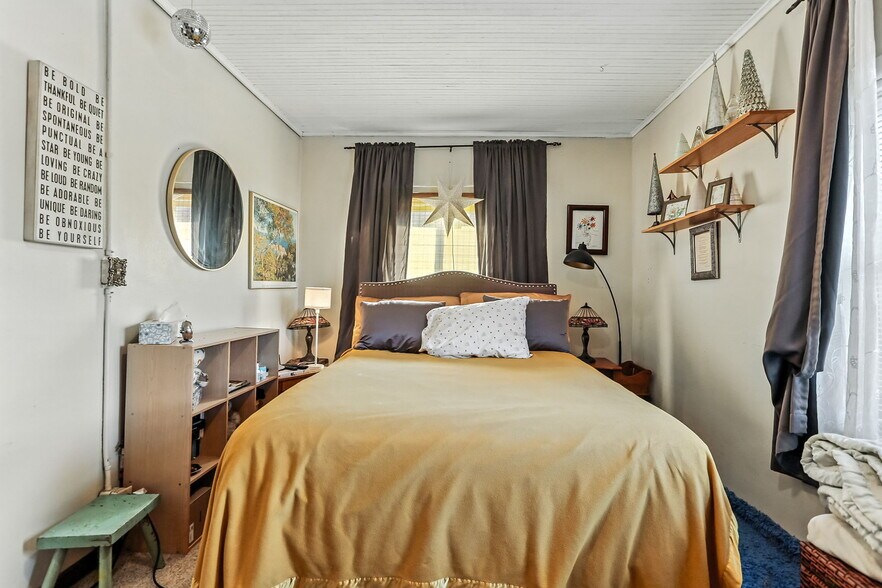 More Photos Of 976-978 Grand Ave, Saint Paul Storefront Retail Residential For Sale