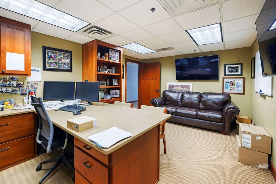 More Photos Of 2200 W Highway 13 W, Burnsville Warehouse For Lease