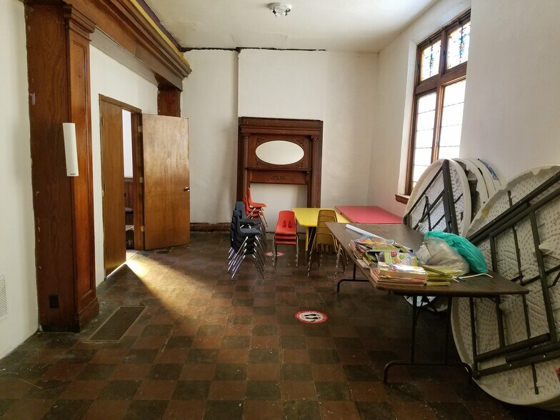 More Photos Of 5760 Bartmer Ave, Saint Louis Specialty For Sale