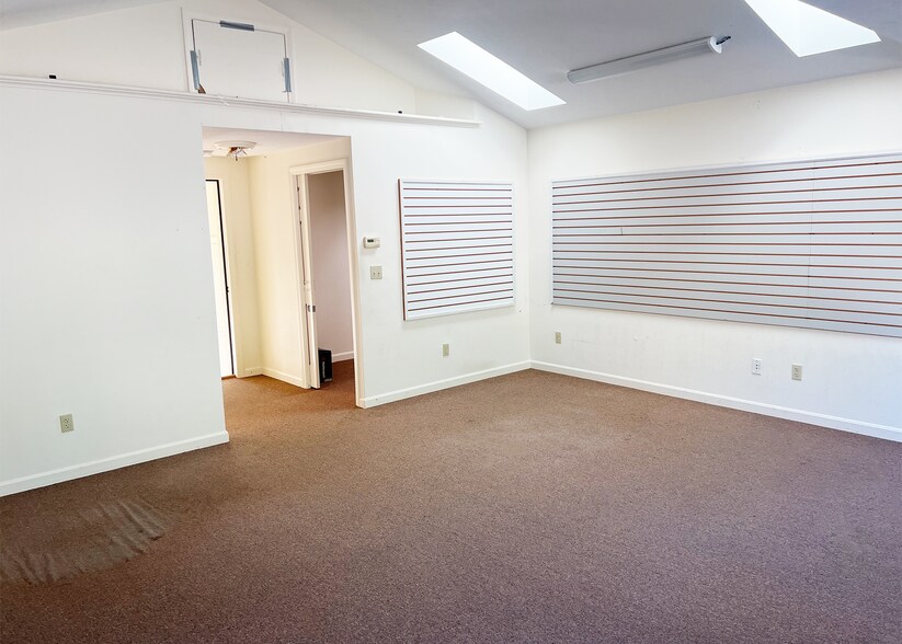 More Photos Of 1149 Grafton St, Worcester Freestanding For Lease