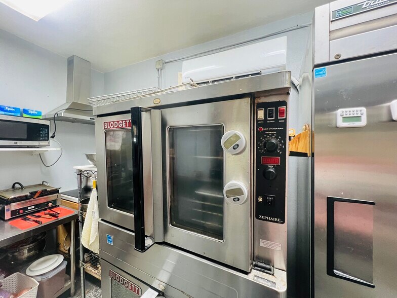 More Photos Of 6661 Bowden Rd, Jacksonville Fast Food For Lease