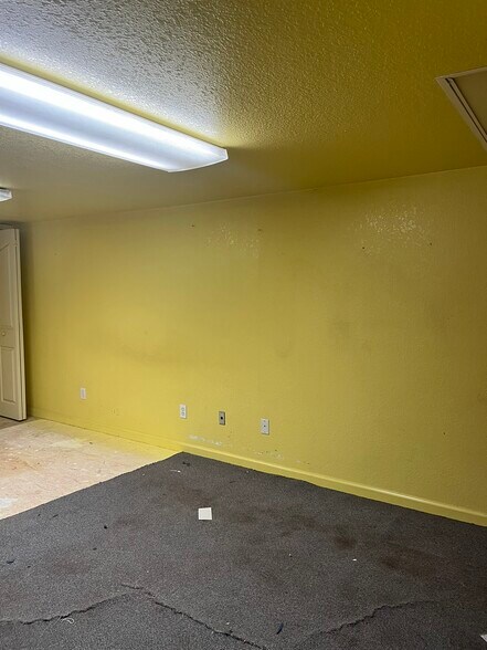 More Photos Of 1182-1200 Market St, Yuba City Warehouse For Lease