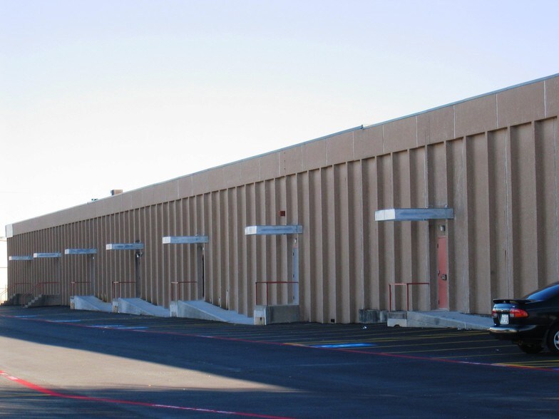 More Photos Of 8717 Forum Way, Fort Worth Light Manufacturing For Lease
