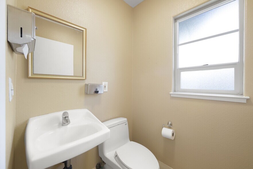 More Photos Of 70 Railroad Ave, Danville Office For Sale