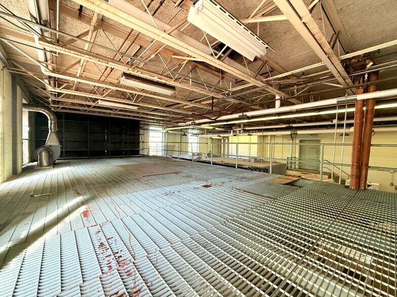 More Photos Of 600 Avenue S NW, Winter Haven Research And Development For Sale