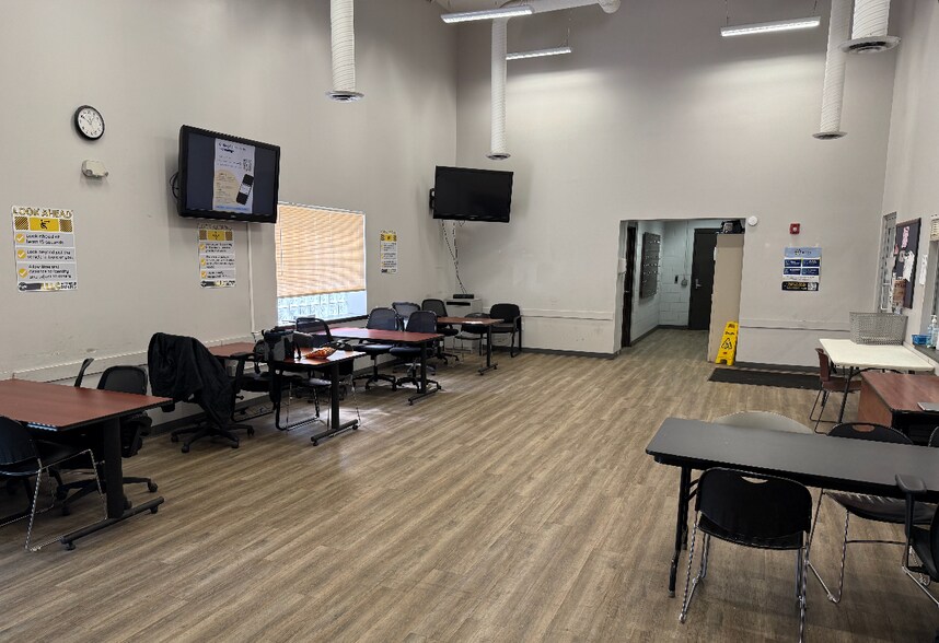 More Photos Of 401 E Amherst St, Buffalo Light Distribution For Sale